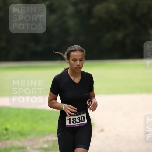 30.08.2026 - Elbe Triathlon Hamburg Antke Förster http://msf.ph/oto/10108198 30.08.2026 13:02:06 Laufen 1830 meine-sportfotos.de