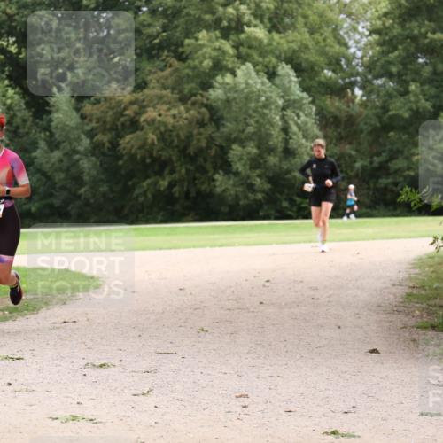 30.08.2026 - Elbe Triathlon Hamburg Antke Förster http://msf.ph/oto/10108199 30.08.2026 14:30:56 Laufen 1781 meine-sportfotos.de