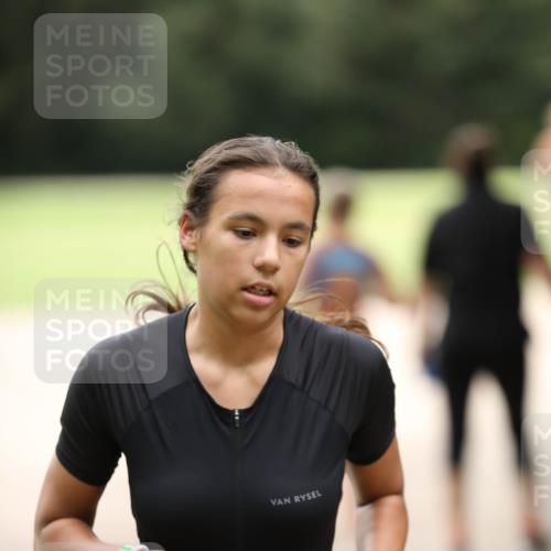 30.08.2026 - Elbe Triathlon Hamburg Antke Förster http://msf.ph/oto/10108202 30.08.2026 13:02:08 Laufen 1830 meine-sportfotos.de
