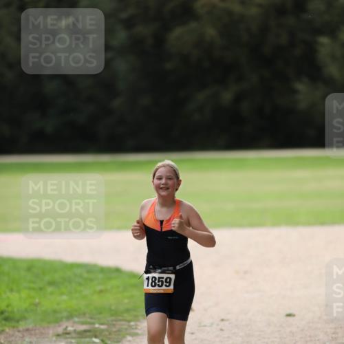 30.08.2026 - Elbe Triathlon Hamburg Antke Förster http://msf.ph/oto/10108206 30.08.2026 13:02:19 Laufen 1859 meine-sportfotos.de