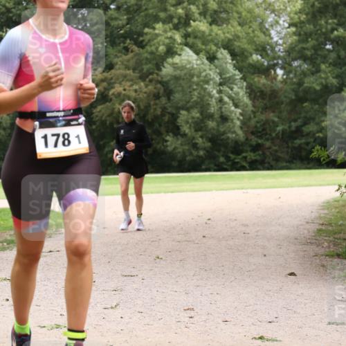 30.08.2026 - Elbe Triathlon Hamburg Antke Förster http://msf.ph/oto/10108207 30.08.2026 14:30:58 Laufen 1781 meine-sportfotos.de