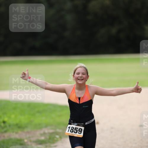30.08.2026 - Elbe Triathlon Hamburg Antke Förster http://msf.ph/oto/10108210 30.08.2026 13:02:20 Laufen 1859 meine-sportfotos.de