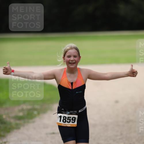 30.08.2026 - Elbe Triathlon Hamburg Antke Förster http://msf.ph/oto/10108212 30.08.2026 13:02:21 Laufen 1859 meine-sportfotos.de