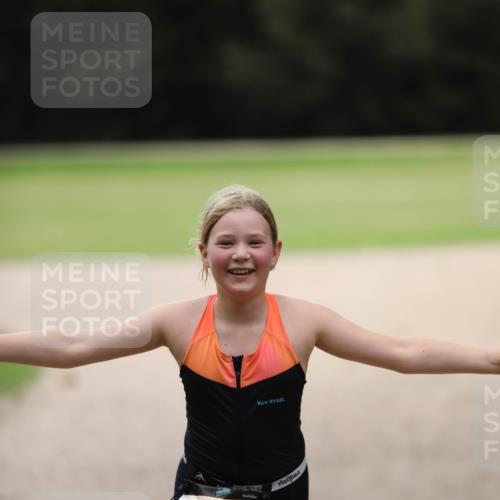 30.08.2026 - Elbe Triathlon Hamburg Antke Förster http://msf.ph/oto/10108216 30.08.2026 13:02:22 Laufen 1859 meine-sportfotos.de