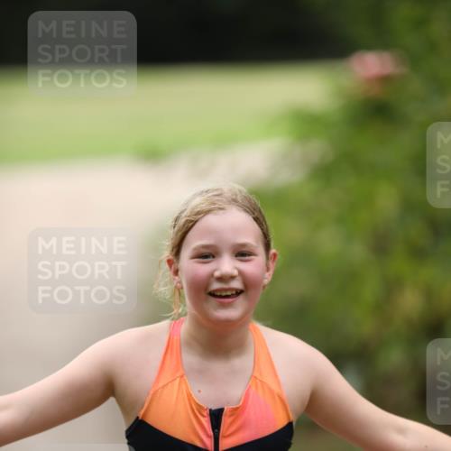 30.08.2026 - Elbe Triathlon Hamburg Antke Förster http://msf.ph/oto/10108220 30.08.2026 13:02:23 Laufen 1859 meine-sportfotos.de