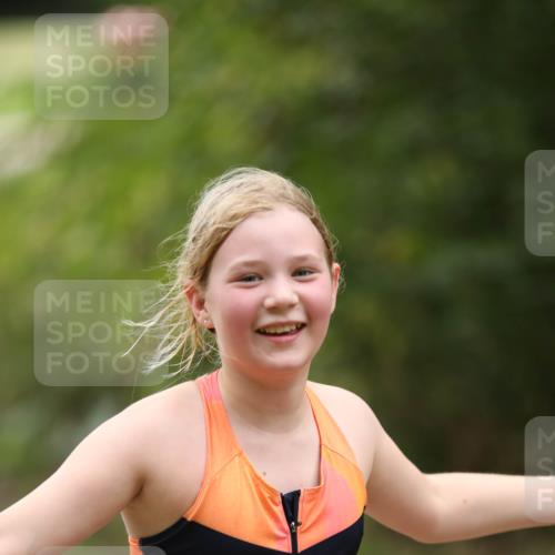 30.08.2026 - Elbe Triathlon Hamburg Antke Förster http://msf.ph/oto/10108222 30.08.2026 13:02:24 Laufen 1859 meine-sportfotos.de