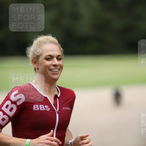 30.08.2026 - Elbe Triathlon Hamburg Antke Förster http://msf.ph/oto/10108258 30.08.2026 14:23:04 Laufen 1561 meine-sportfotos.de