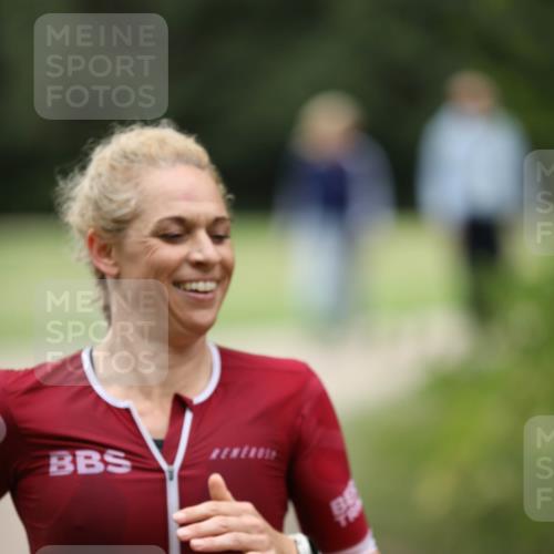 30.08.2026 - Elbe Triathlon Hamburg Antke Förster http://msf.ph/oto/10108260 30.08.2026 14:23:04 Laufen  meine-sportfotos.de