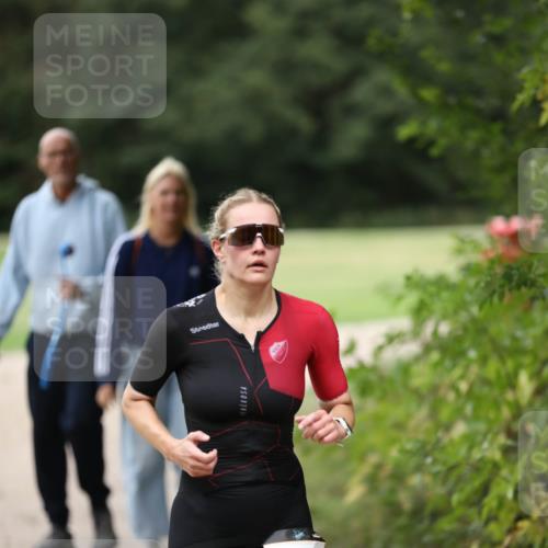 30.08.2026 - Elbe Triathlon Hamburg Antke Förster http://msf.ph/oto/10108268 30.08.2026 14:23:18 Laufen 1541 meine-sportfotos.de