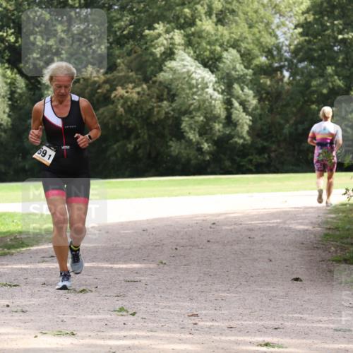 30.08.2026 - Elbe Triathlon Hamburg Antke Förster http://msf.ph/oto/10108275 30.08.2026 14:32:55 Laufen 69, 1 meine-sportfotos.de