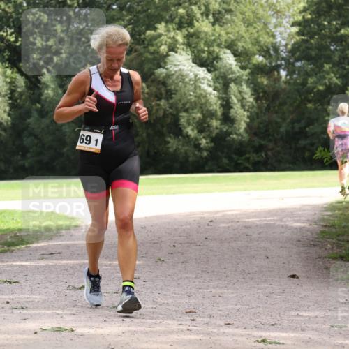 30.08.2026 - Elbe Triathlon Hamburg Antke Förster http://msf.ph/oto/10108277 30.08.2026 14:32:56 Laufen 691 meine-sportfotos.de