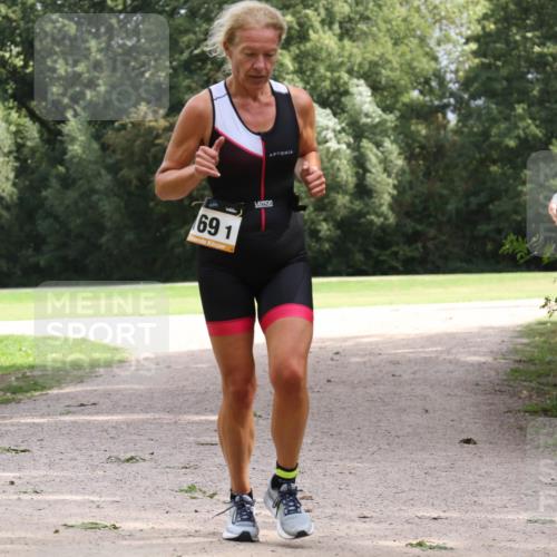 30.08.2026 - Elbe Triathlon Hamburg Antke Förster http://msf.ph/oto/10108279 30.08.2026 14:32:56 Laufen 691 meine-sportfotos.de