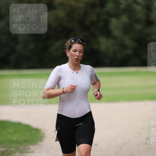 30.08.2026 - Elbe Triathlon Hamburg Antke Förster http://msf.ph/oto/10108290 30.08.2026 14:24:12 Laufen  meine-sportfotos.de