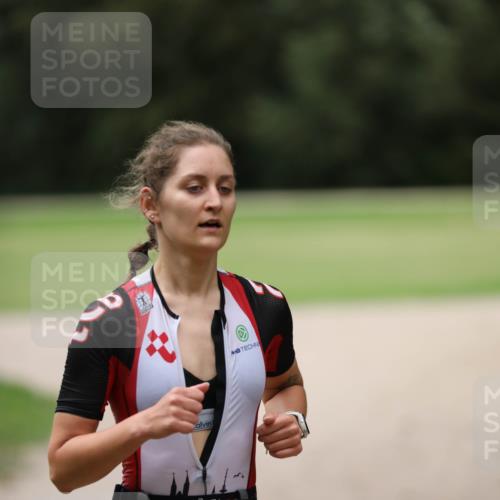 30.08.2026 - Elbe Triathlon Hamburg Antke Förster http://msf.ph/oto/10108334 30.08.2026 14:25:28 Laufen 3, 1641 meine-sportfotos.de