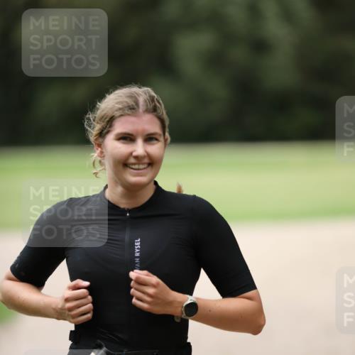 30.08.2026 - Elbe Triathlon Hamburg Antke Förster http://msf.ph/oto/10108358 30.08.2026 14:26:05 Laufen 163, 1 meine-sportfotos.de