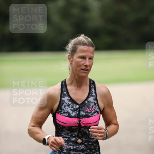 30.08.2026 - Elbe Triathlon Hamburg Antke Förster http://msf.ph/oto/10108424 30.08.2026 14:27:56 Laufen 7001, 1721 meine-sportfotos.de