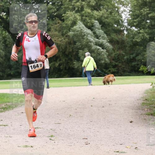 30.08.2026 - Elbe Triathlon Hamburg Antke Förster http://msf.ph/oto/10108443 30.08.2026 14:58:29 Laufen 164, 2 meine-sportfotos.de