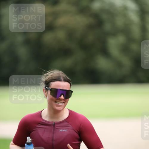 30.08.2026 - Elbe Triathlon Hamburg Antke Förster http://msf.ph/oto/10108470 30.08.2026 14:28:40 Laufen 7001, 1791 meine-sportfotos.de
