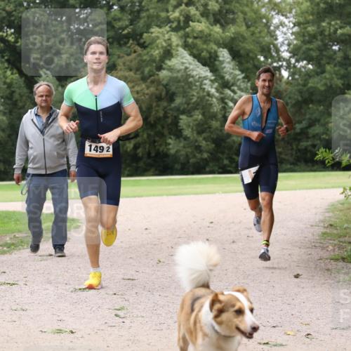 30.08.2026 - Elbe Triathlon Hamburg Antke Förster http://msf.ph/oto/10108517 30.08.2026 15:02:09 Laufen 1492 meine-sportfotos.de