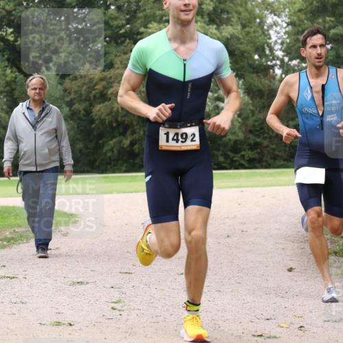 30.08.2026 - Elbe Triathlon Hamburg Antke Förster http://msf.ph/oto/10108521 30.08.2026 15:02:10 Laufen 1492 meine-sportfotos.de