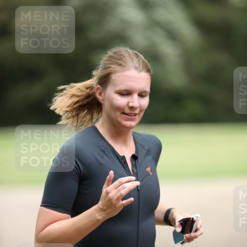 30.08.2026 - Elbe Triathlon Hamburg Antke Förster http://msf.ph/oto/10108540 30.08.2026 14:30:02 Laufen  meine-sportfotos.de