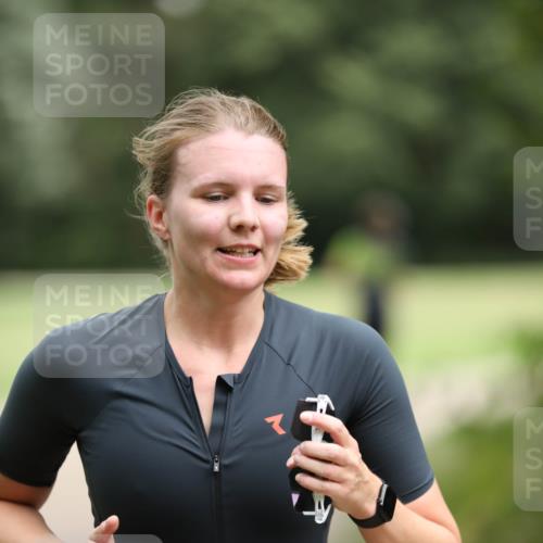 30.08.2026 - Elbe Triathlon Hamburg Antke Förster http://msf.ph/oto/10108542 30.08.2026 14:30:03 Laufen 1571 meine-sportfotos.de