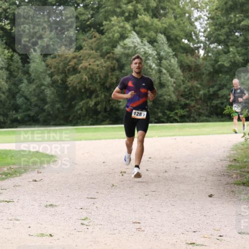 30.08.2026 - Elbe Triathlon Hamburg Antke Förster http://msf.ph/oto/10108569 30.08.2026 15:03:56 Laufen 128, 2 meine-sportfotos.de