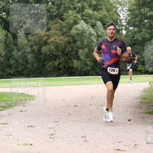30.08.2026 - Elbe Triathlon Hamburg Antke Förster http://msf.ph/oto/10108573 30.08.2026 15:03:56 Laufen 1282 meine-sportfotos.de