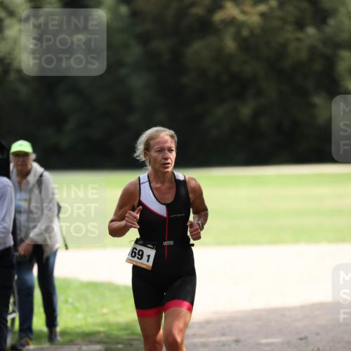 30.08.2026 - Elbe Triathlon Hamburg Antke Förster http://msf.ph/oto/10108672 30.08.2026 14:32:54 Laufen 691 meine-sportfotos.de