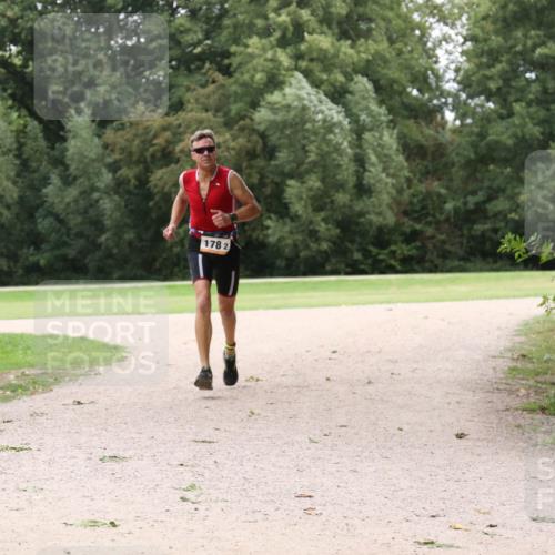 30.08.2026 - Elbe Triathlon Hamburg Antke Förster http://msf.ph/oto/10108681 30.08.2026 15:07:17 Laufen 1782 meine-sportfotos.de