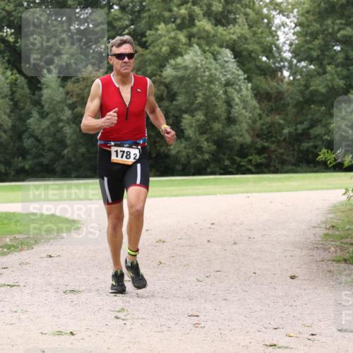 30.08.2026 - Elbe Triathlon Hamburg Antke Förster http://msf.ph/oto/10108685 30.08.2026 15:07:18 Laufen 178, 2 meine-sportfotos.de