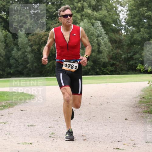 30.08.2026 - Elbe Triathlon Hamburg Antke Förster http://msf.ph/oto/10108687 30.08.2026 15:07:19 Laufen 178, 2 meine-sportfotos.de
