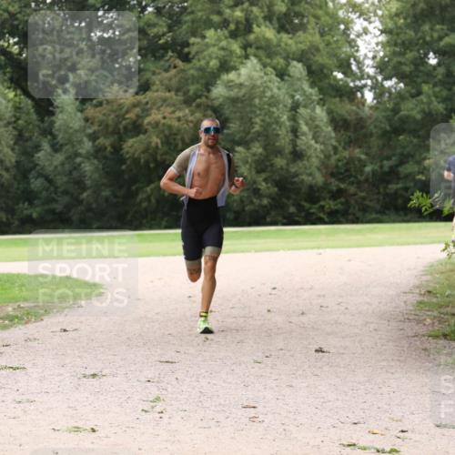 30.08.2026 - Elbe Triathlon Hamburg Antke Förster http://msf.ph/oto/10108759 30.08.2026 15:10:25 Laufen  meine-sportfotos.de