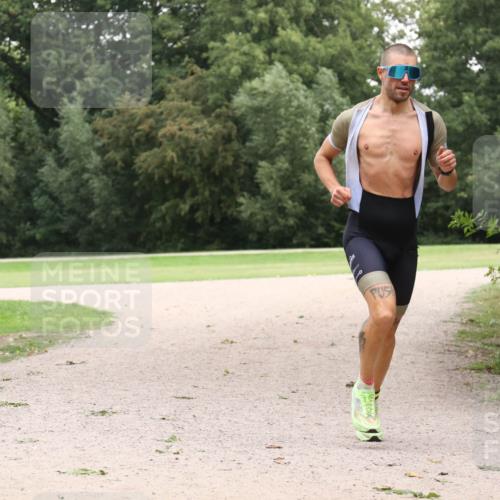 30.08.2026 - Elbe Triathlon Hamburg Antke Förster http://msf.ph/oto/10108763 30.08.2026 15:10:27 Laufen  meine-sportfotos.de