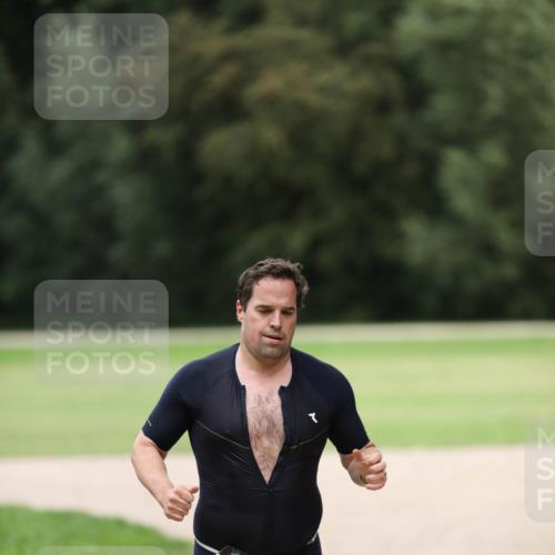 30.08.2026 - Elbe Triathlon Hamburg Antke Förster http://msf.ph/oto/10108878 30.08.2026 15:01:12 Laufen 140, 2 meine-sportfotos.de
