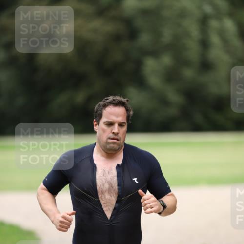 30.08.2026 - Elbe Triathlon Hamburg Antke Förster http://msf.ph/oto/10108880 30.08.2026 15:01:13 Laufen 140, 2 meine-sportfotos.de