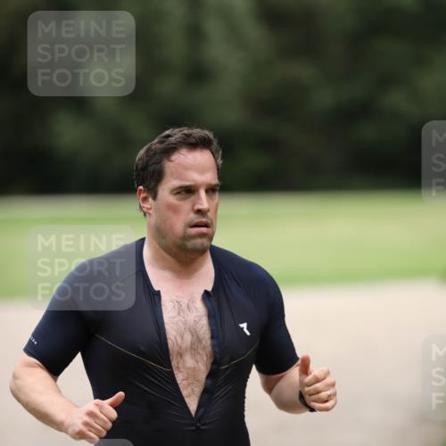 30.08.2026 - Elbe Triathlon Hamburg Antke Förster http://msf.ph/oto/10108882 30.08.2026 15:01:13 Laufen 7, 1, 40, 2, 9 meine-sportfotos.de