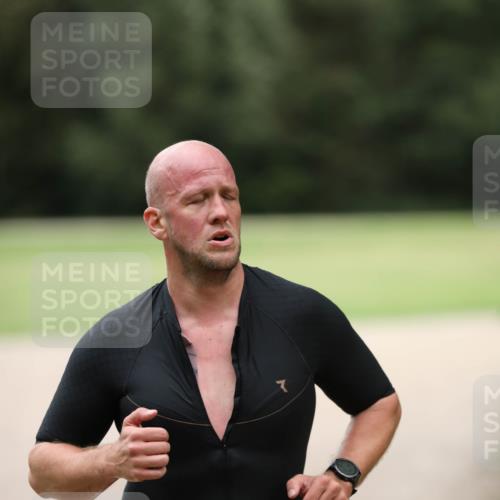 30.08.2026 - Elbe Triathlon Hamburg Antke Förster http://msf.ph/oto/10108910 30.08.2026 15:02:02 Laufen 1512 meine-sportfotos.de