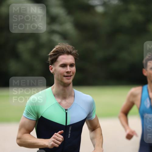30.08.2026 - Elbe Triathlon Hamburg Antke Förster http://msf.ph/oto/10108922 30.08.2026 15:02:11 Laufen 1492 meine-sportfotos.de