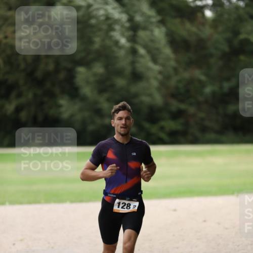 30.08.2026 - Elbe Triathlon Hamburg Antke Förster http://msf.ph/oto/10108970 30.08.2026 15:03:57 Laufen 128, 2, 4 meine-sportfotos.de