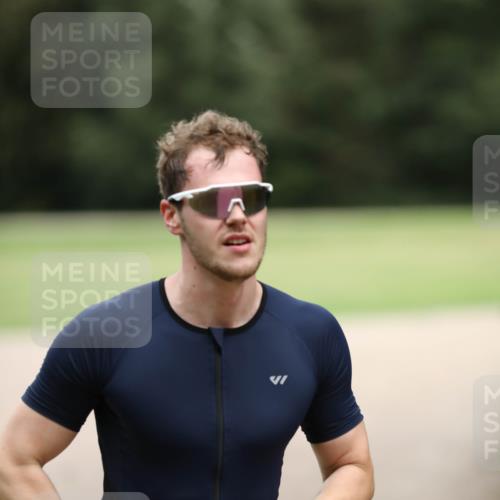 30.08.2026 - Elbe Triathlon Hamburg Antke Förster http://msf.ph/oto/10108998 30.08.2026 15:04:08 Laufen 1652 meine-sportfotos.de