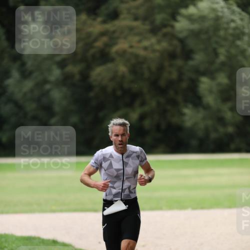 30.08.2026 - Elbe Triathlon Hamburg Antke Förster http://msf.ph/oto/10109002 30.08.2026 15:04:27 Laufen  meine-sportfotos.de