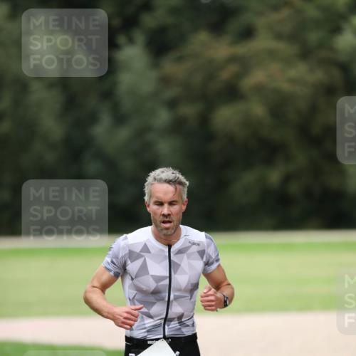 30.08.2026 - Elbe Triathlon Hamburg Antke Förster http://msf.ph/oto/10109006 30.08.2026 15:04:28 Laufen  meine-sportfotos.de