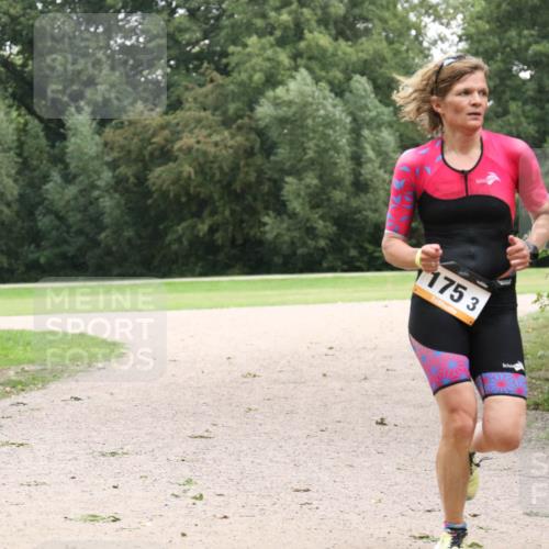 30.08.2026 - Elbe Triathlon Hamburg Antke Förster http://msf.ph/oto/10109007 30.08.2026 15:34:55 Laufen 175, 3 meine-sportfotos.de