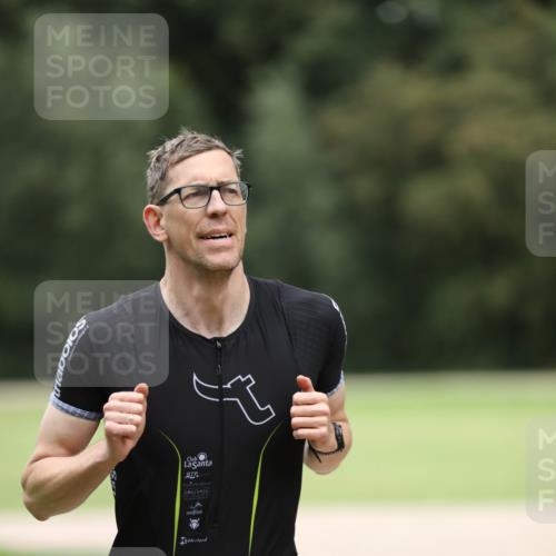 30.08.2026 - Elbe Triathlon Hamburg Antke Förster http://msf.ph/oto/10109024 30.08.2026 15:04:55 Laufen 1522 meine-sportfotos.de