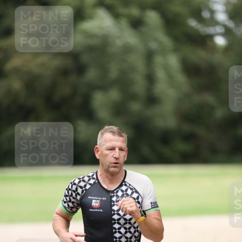 30.08.2026 - Elbe Triathlon Hamburg Antke Förster http://msf.ph/oto/10109036 30.08.2026 15:05:28 Laufen 1592 meine-sportfotos.de