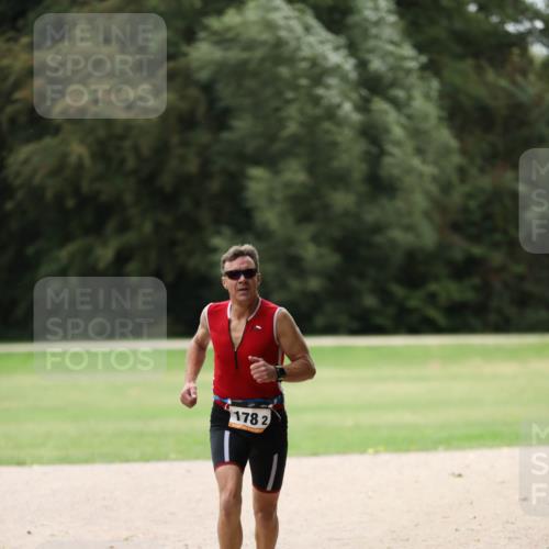 30.08.2026 - Elbe Triathlon Hamburg Antke Förster http://msf.ph/oto/10109080 30.08.2026 15:07:17 Laufen 178, 2 meine-sportfotos.de