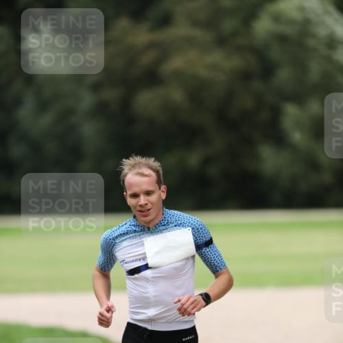 30.08.2026 - Elbe Triathlon Hamburg Antke Förster http://msf.ph/oto/10109098 30.08.2026 15:07:33 Laufen  meine-sportfotos.de