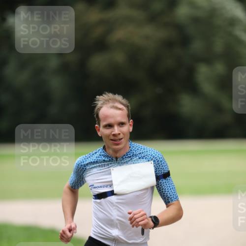 30.08.2026 - Elbe Triathlon Hamburg Antke Förster http://msf.ph/oto/10109100 30.08.2026 15:07:34 Laufen  meine-sportfotos.de