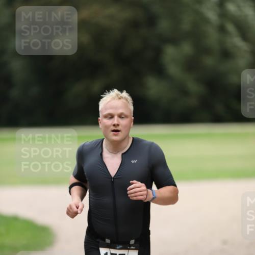 30.08.2026 - Elbe Triathlon Hamburg Antke Förster http://msf.ph/oto/10109112 30.08.2026 15:07:59 Laufen 1572 meine-sportfotos.de
